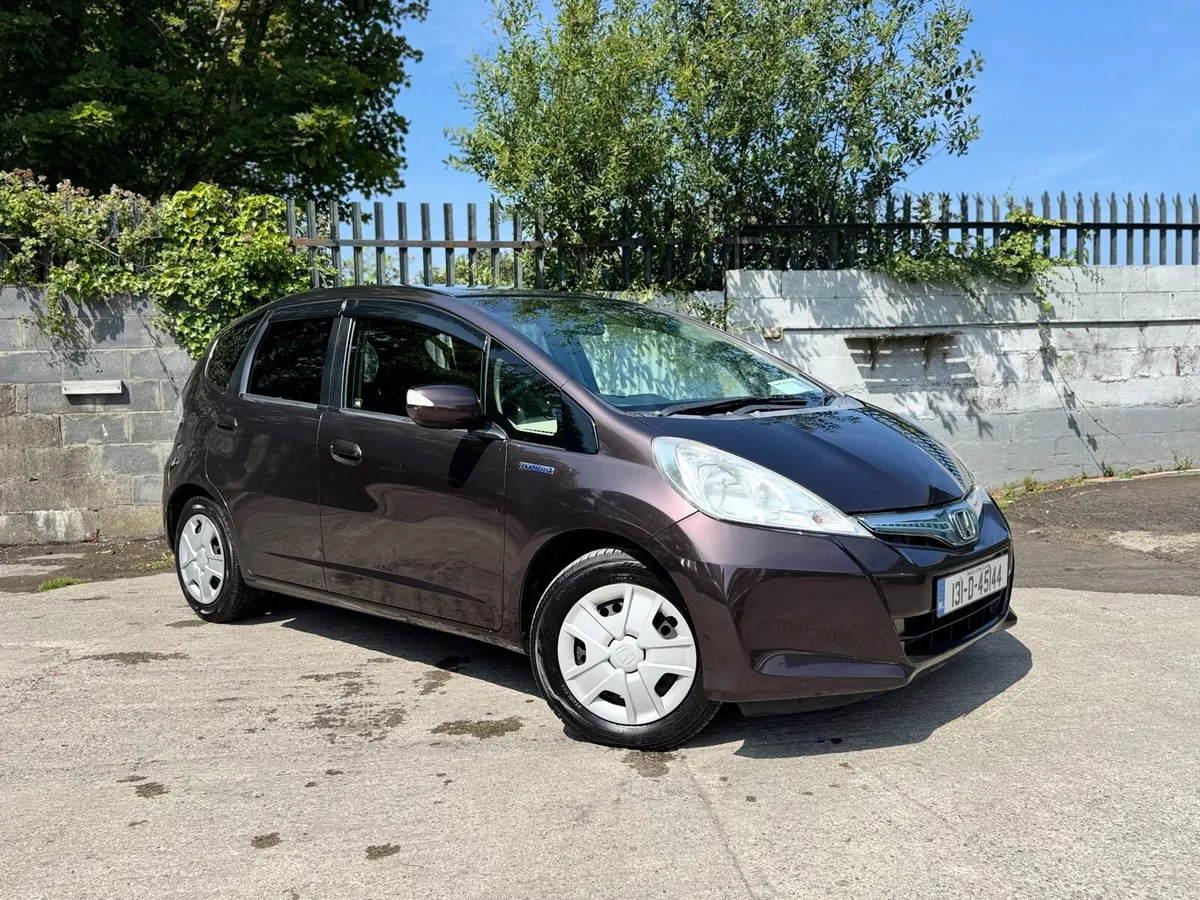 2013 HONDA FIT. LOW MILEAGE. NEW NCT. AUTO 1.3 HYB - Image 1