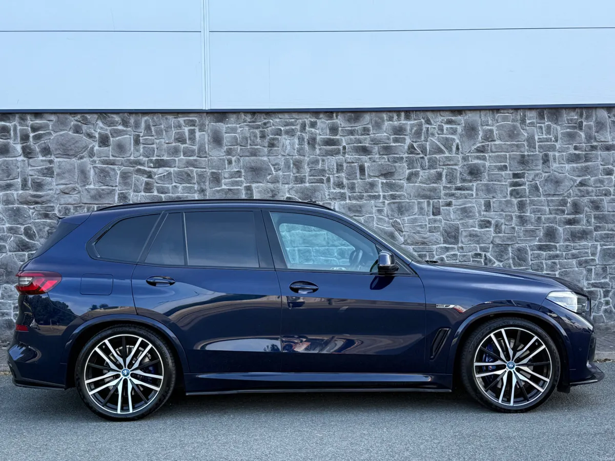 2022 BMW X5 M Sport Pro X-Drive 45E Pan Roof - Image 4