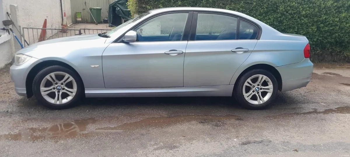 BMW 3-Series 2010 - Image 4