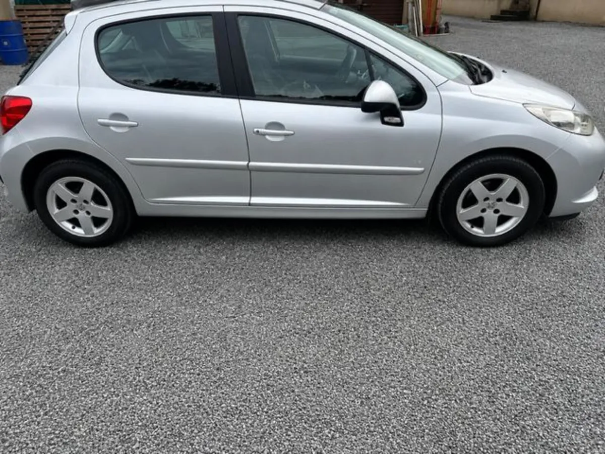 Peugeot 207 2010 - Image 1