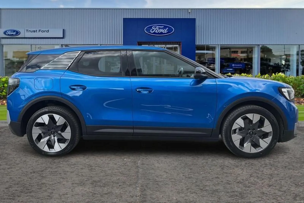 Ford Explorer Extended Range 79kWh Premium SUV 5dr - Image 3