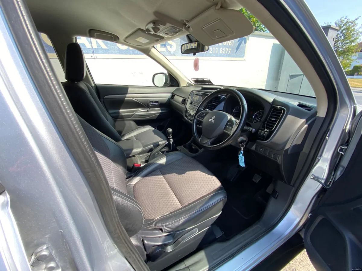 Mitsubishi Outlander 4WD  Tax 5/27 Nct 7/27 - Image 5