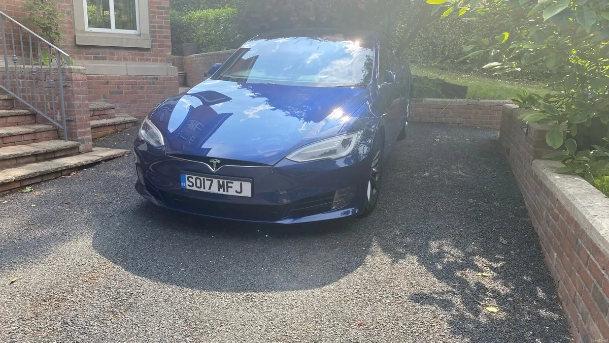 Tesla Model S 2017 - Image 2