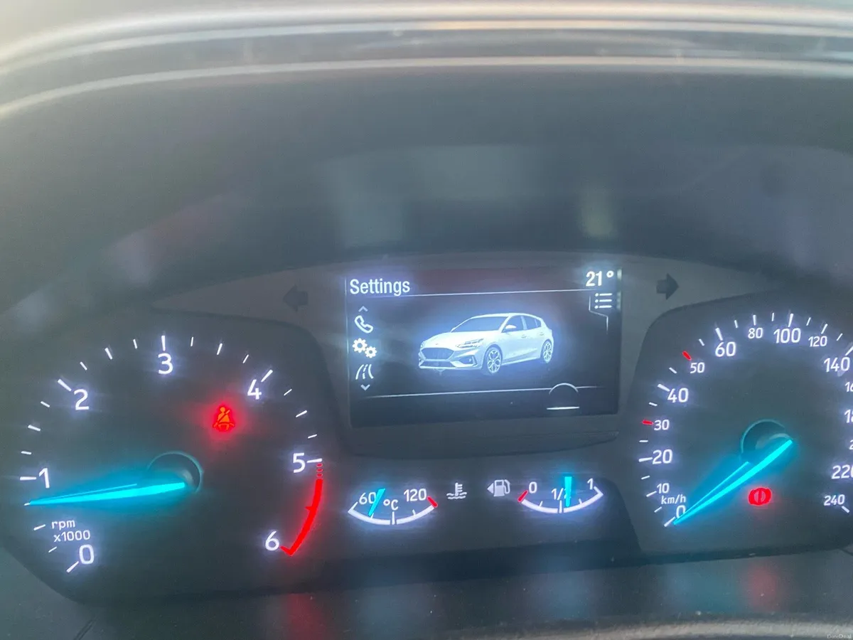 Ford Focus St-line 5D 1.5TD - Image 6