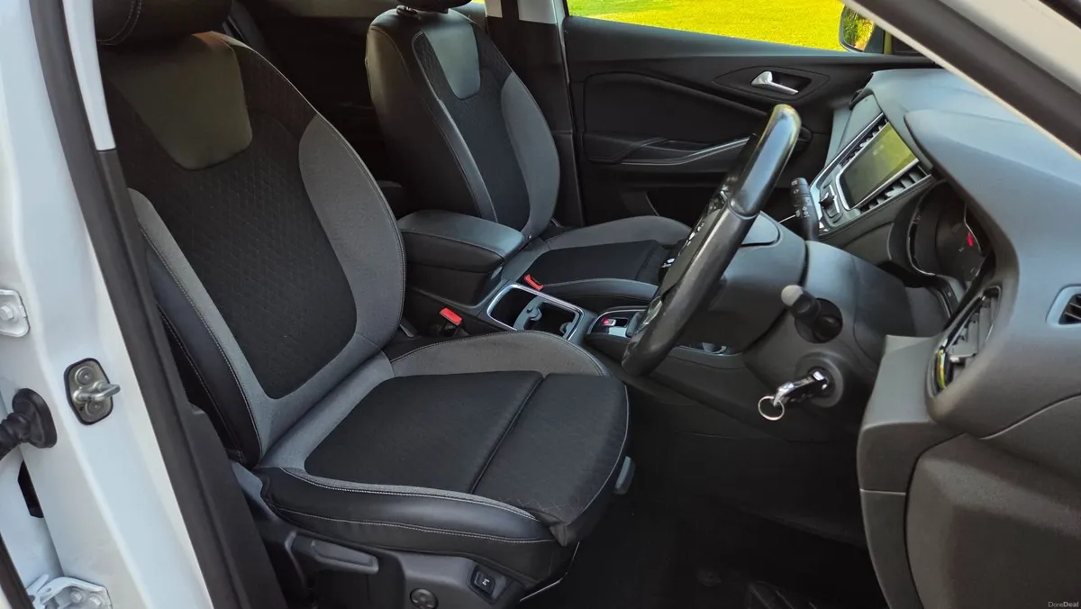 191 Vauxhall Grandland X 1.5 TD Sports Nav - Image 5