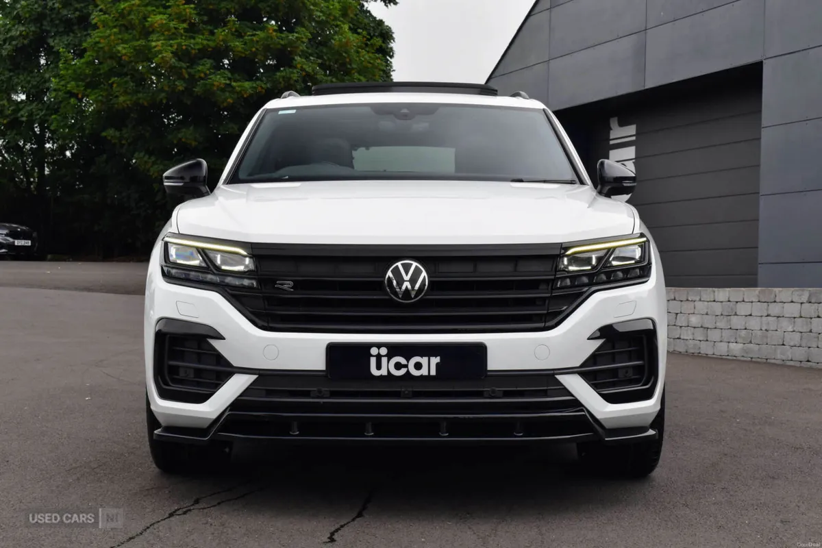 Volkswagen Touareg 3.0 Touareg V6 Black Edition TD - Image 2