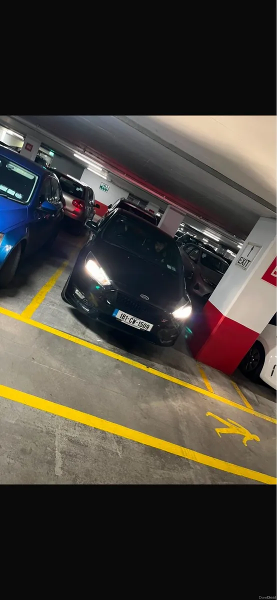 2018 Ford Focus ST LINE - Image 2