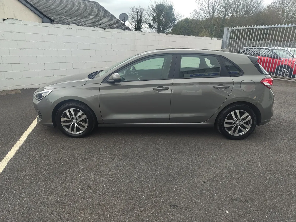 Hyundai i30 Deluxe 1.0 - Image 5