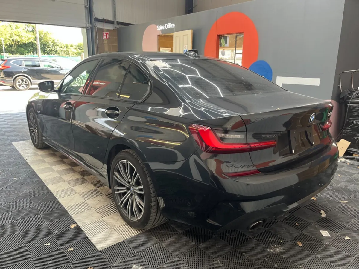 BMW 3-Series 2022 BMW 330E M-SPORT 2.0 AUTOMATIC / - Image 3