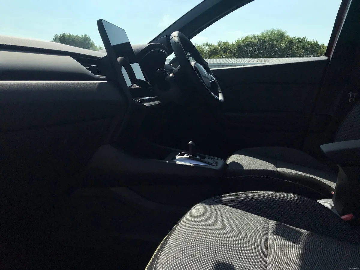 Reanult Captur Techno Hybrid 160 - Image 3