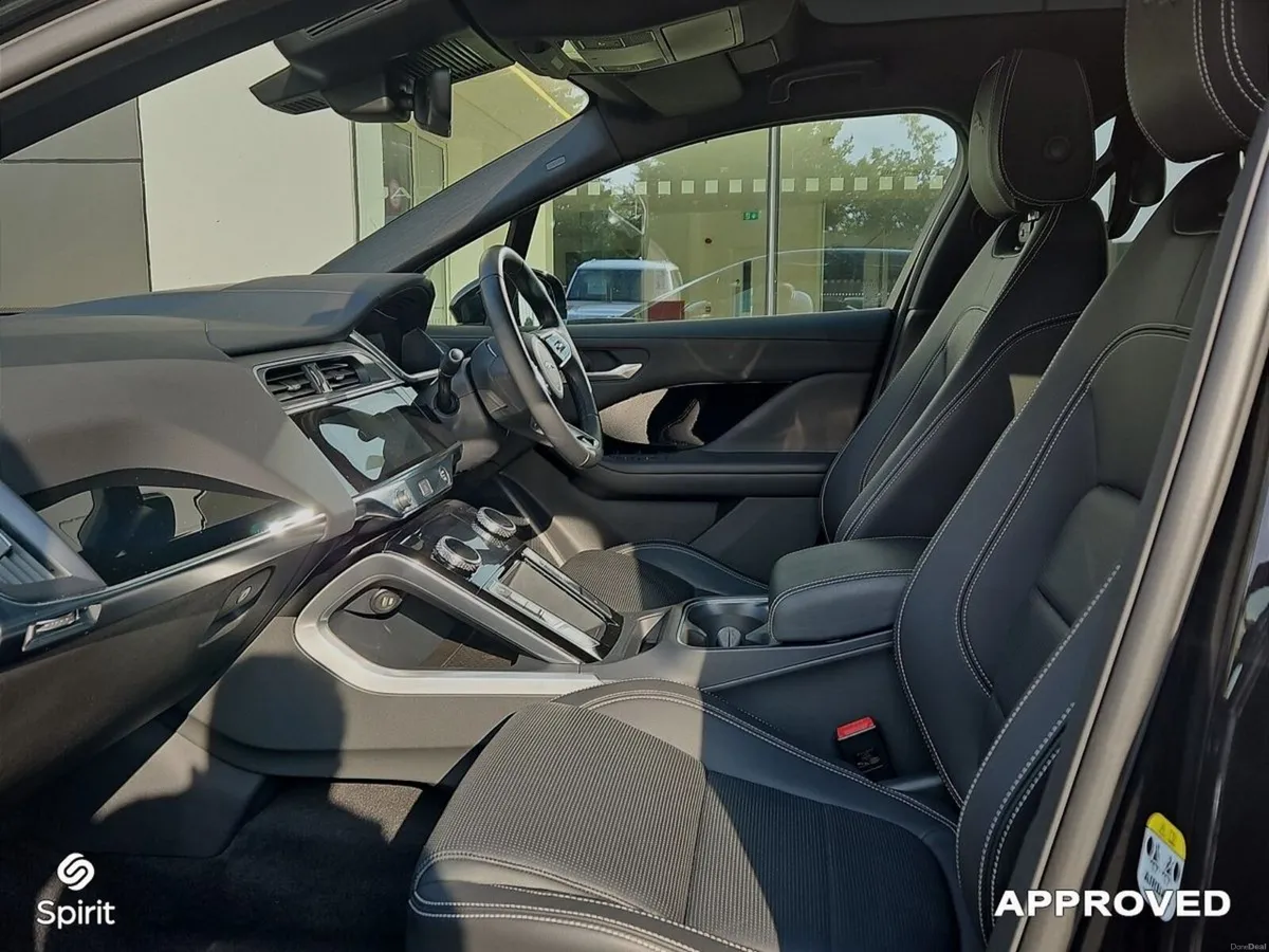 Jaguar I-Pace EV400 Auto Black Edition - Image 3