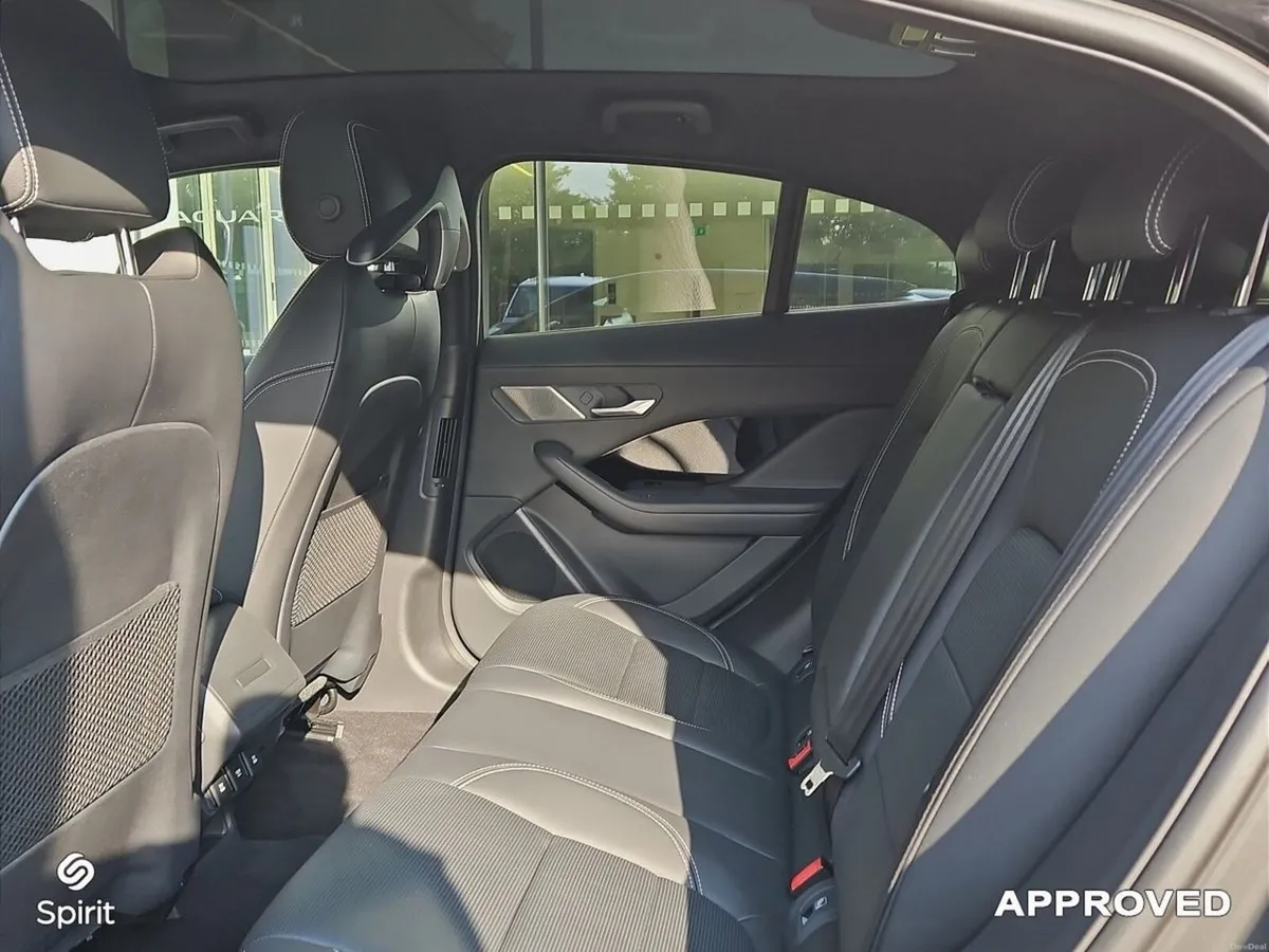 Jaguar I-Pace EV400 Auto Black Edition - Image 5