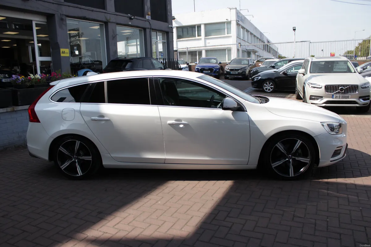 2018 VOLVO V60 D4 R-DESIGN 2.0 5DR ESTATE AUTO - Image 3