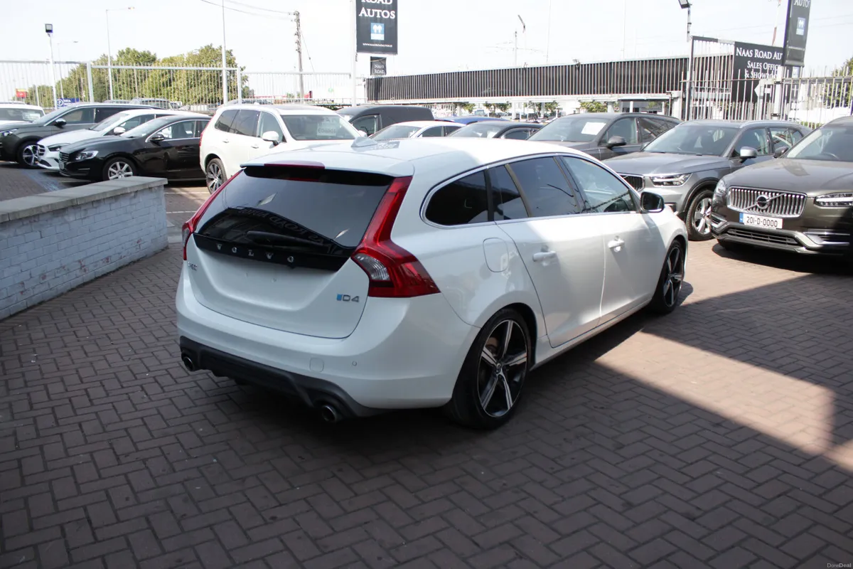 2018 VOLVO V60 D4 R-DESIGN 2.0 5DR ESTATE AUTO - Image 4