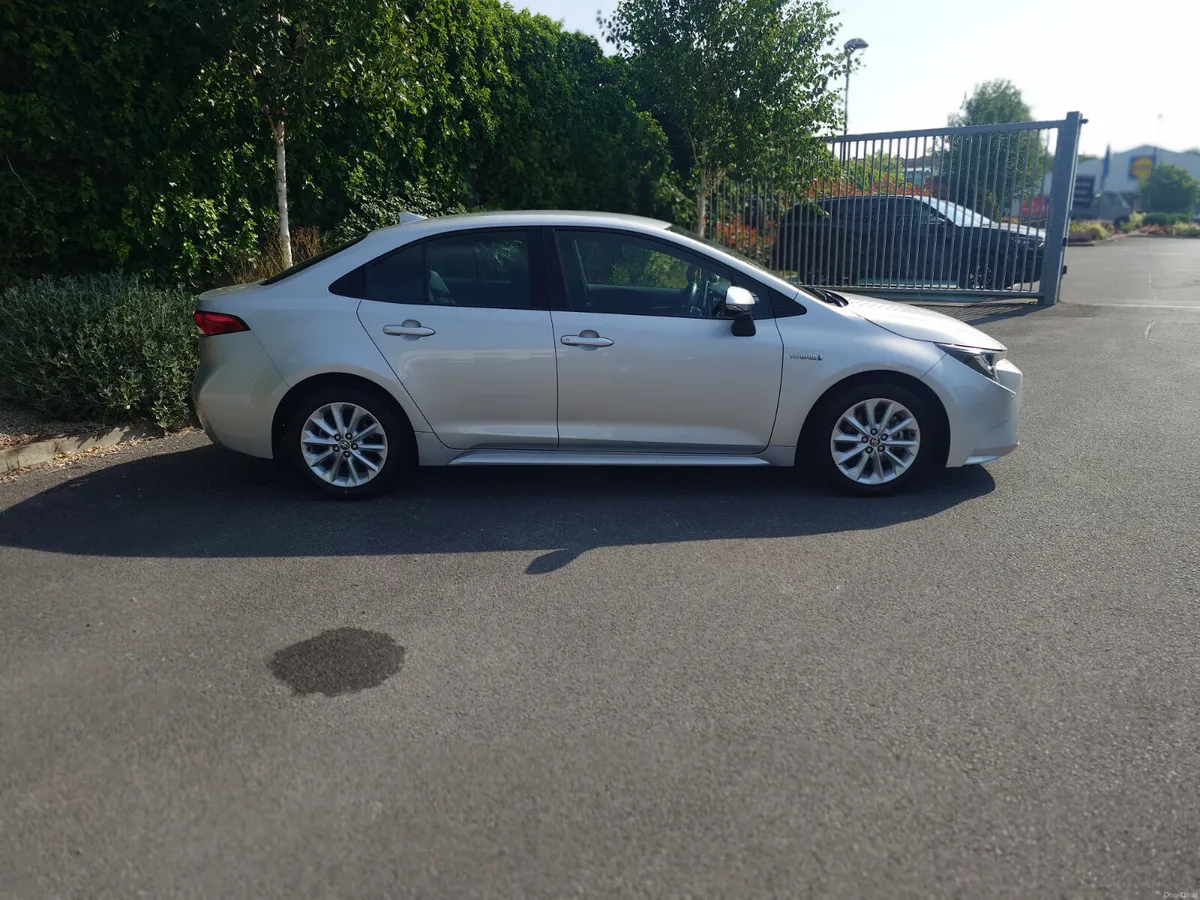 Toyota Corolla Hybrid S - Image 4