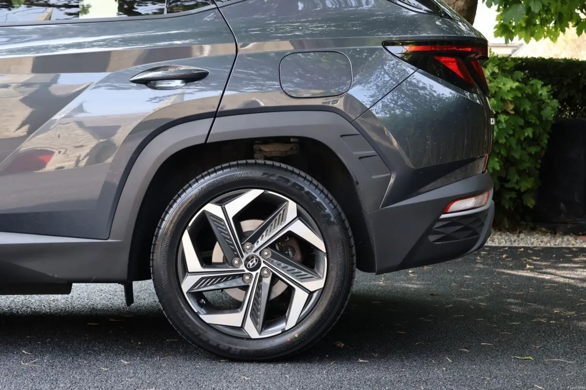 Hyundai Tucson 4WD Executive PHEV Auto - Image 4