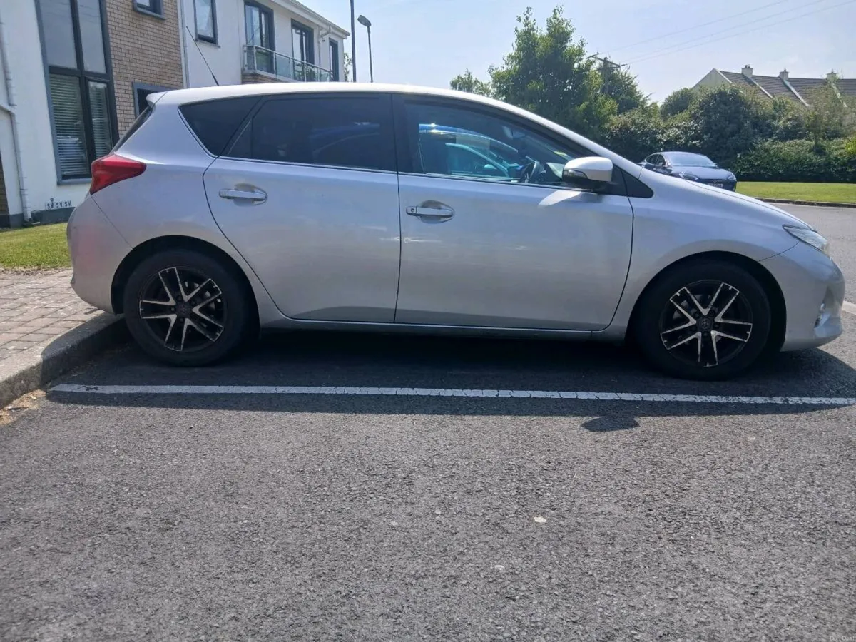 Toyota Auris 1.4 DIESEL D4D ICON+ (low mileage) - Image 2