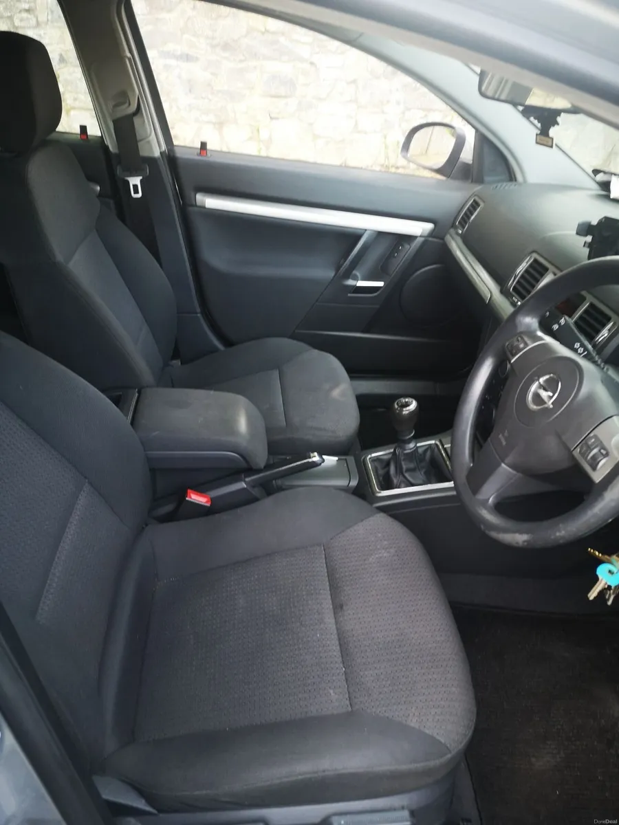 Opel Vectra 2010 - Image 2