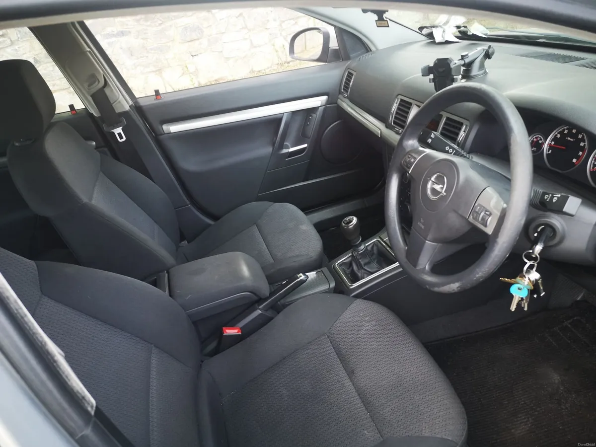 Opel Vectra 2010 - Image 4