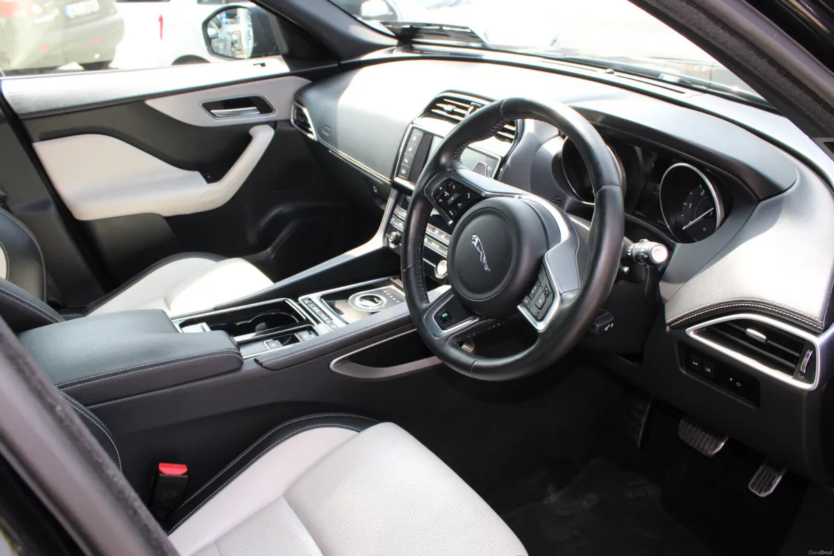 F-PACE - R-SPORT - 2.0L - 8SPD AUTOMATIC - AWD - Image 6