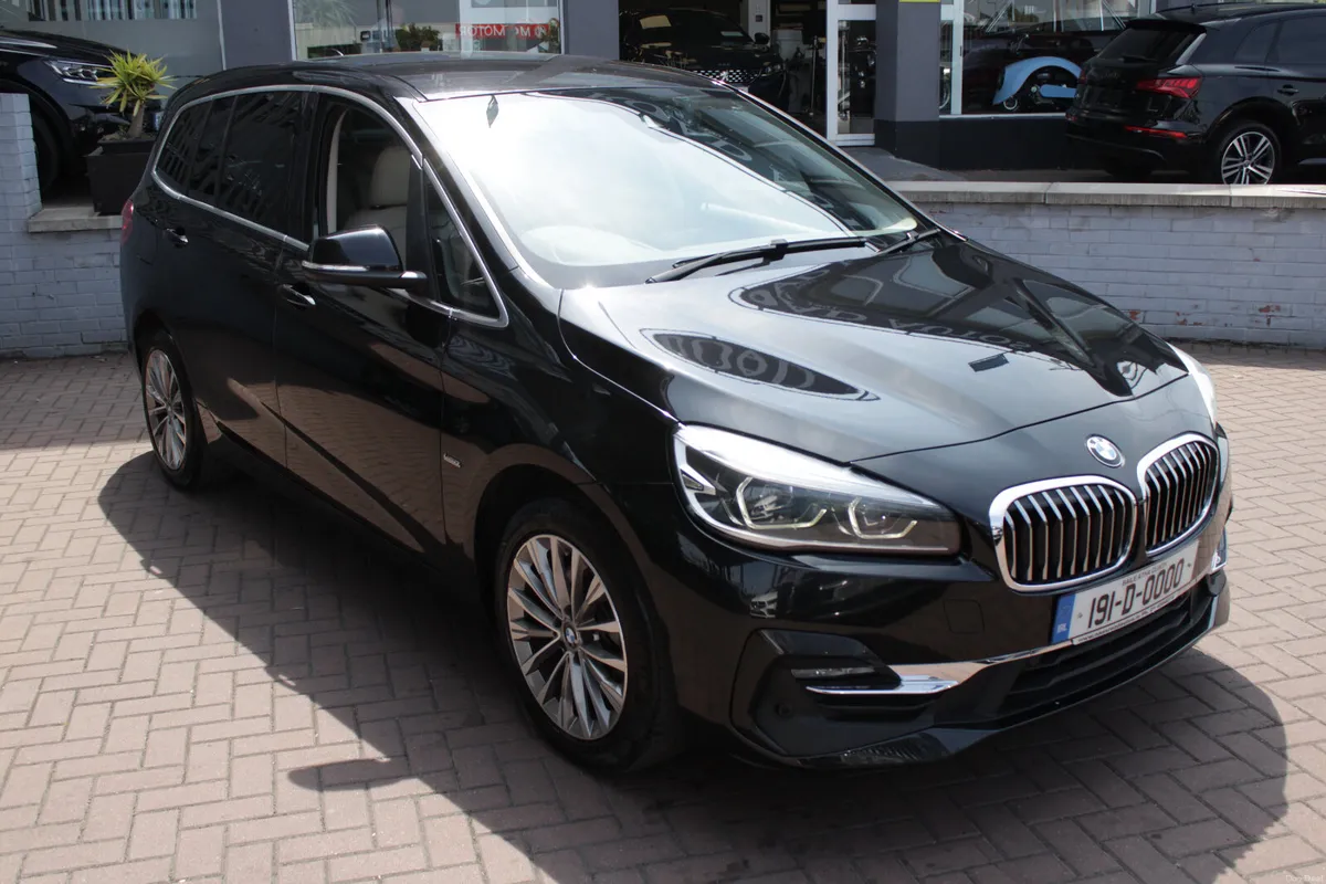 2.0D SE LUXURY 7 SEATER AUTOMATIC // IMMACULATE CO - Image 2