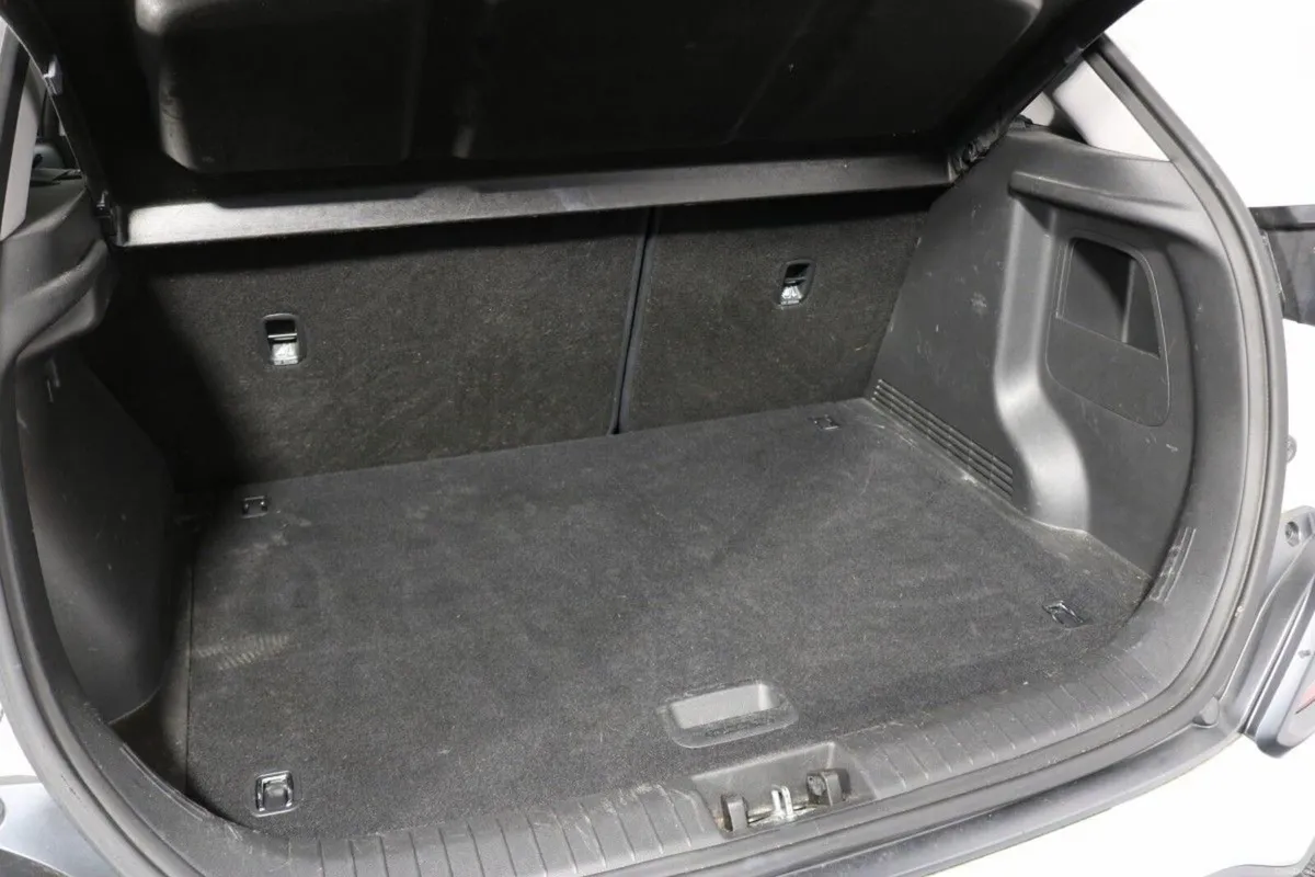 Hyundai KONA Hybrid Executive 1.6L Petrol Compact - Image 6