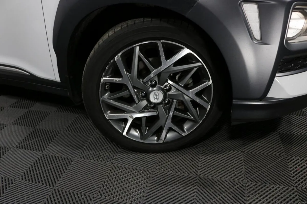 Hyundai KONA HYBRID EXECUTIVE 1.6L PETROL COMPACT - Image 3