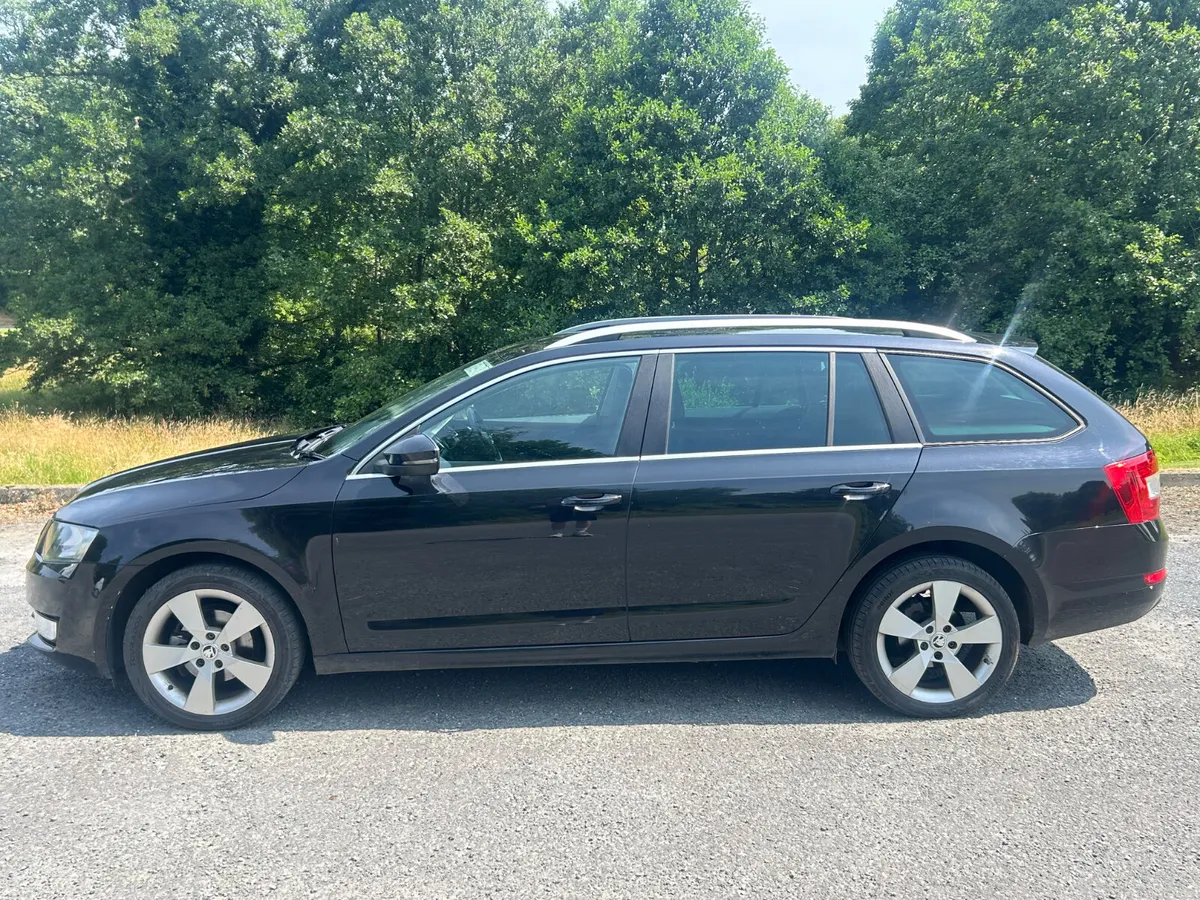Skoda Octavia 2014, service history - Image 2
