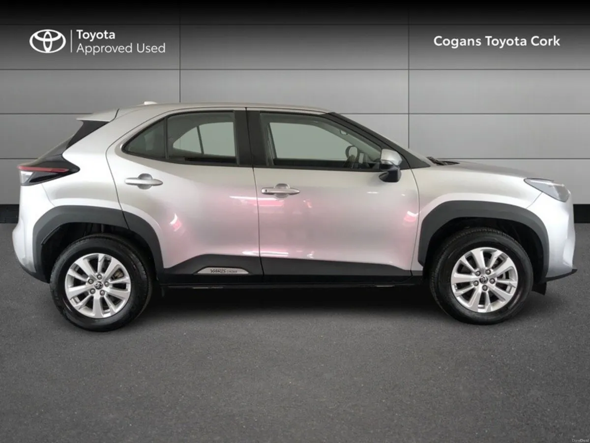 Toyota Yaris Cross YARIS CROSS LUNA**Low mileage** - Image 3