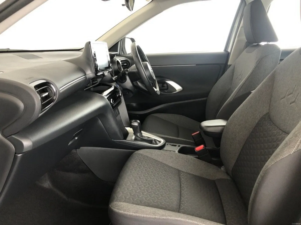 Toyota Yaris Cross YARIS CROSS LUNA**Low mileage** - Image 6