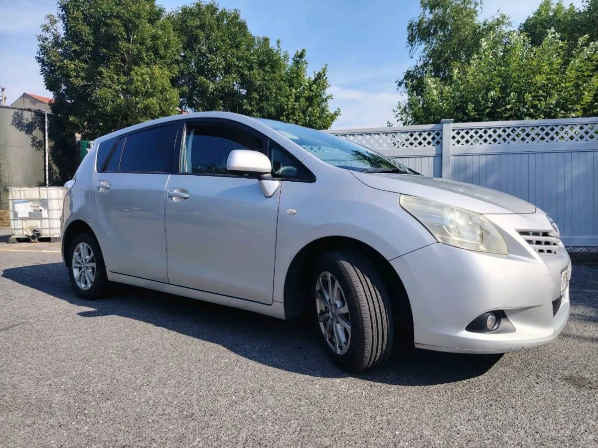2011 Toyota Verso 2.0L diesel 7 seats - Image 1