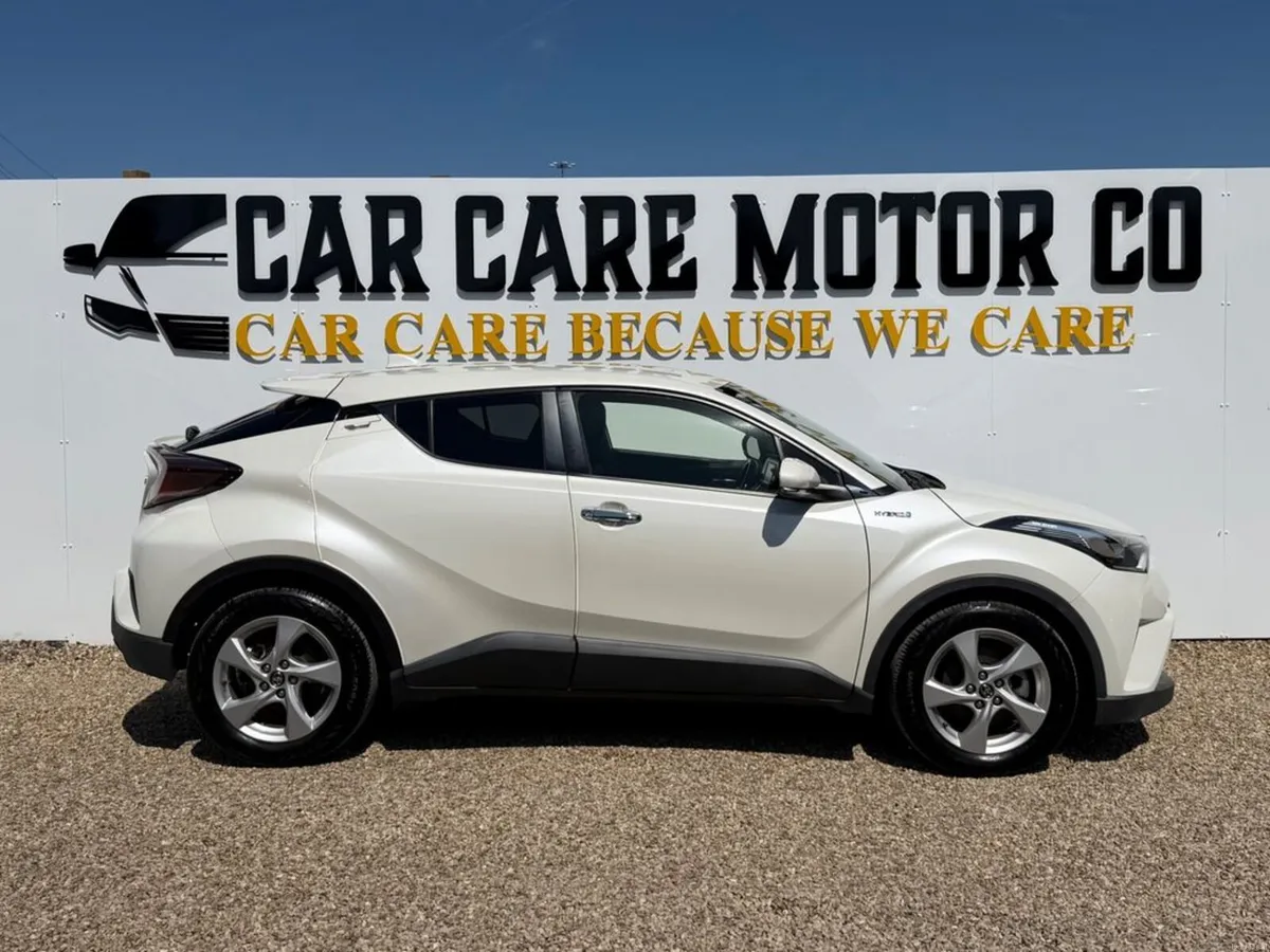 Toyota C-HR 2018 C-HR 1.8 Hybrid - Image 2