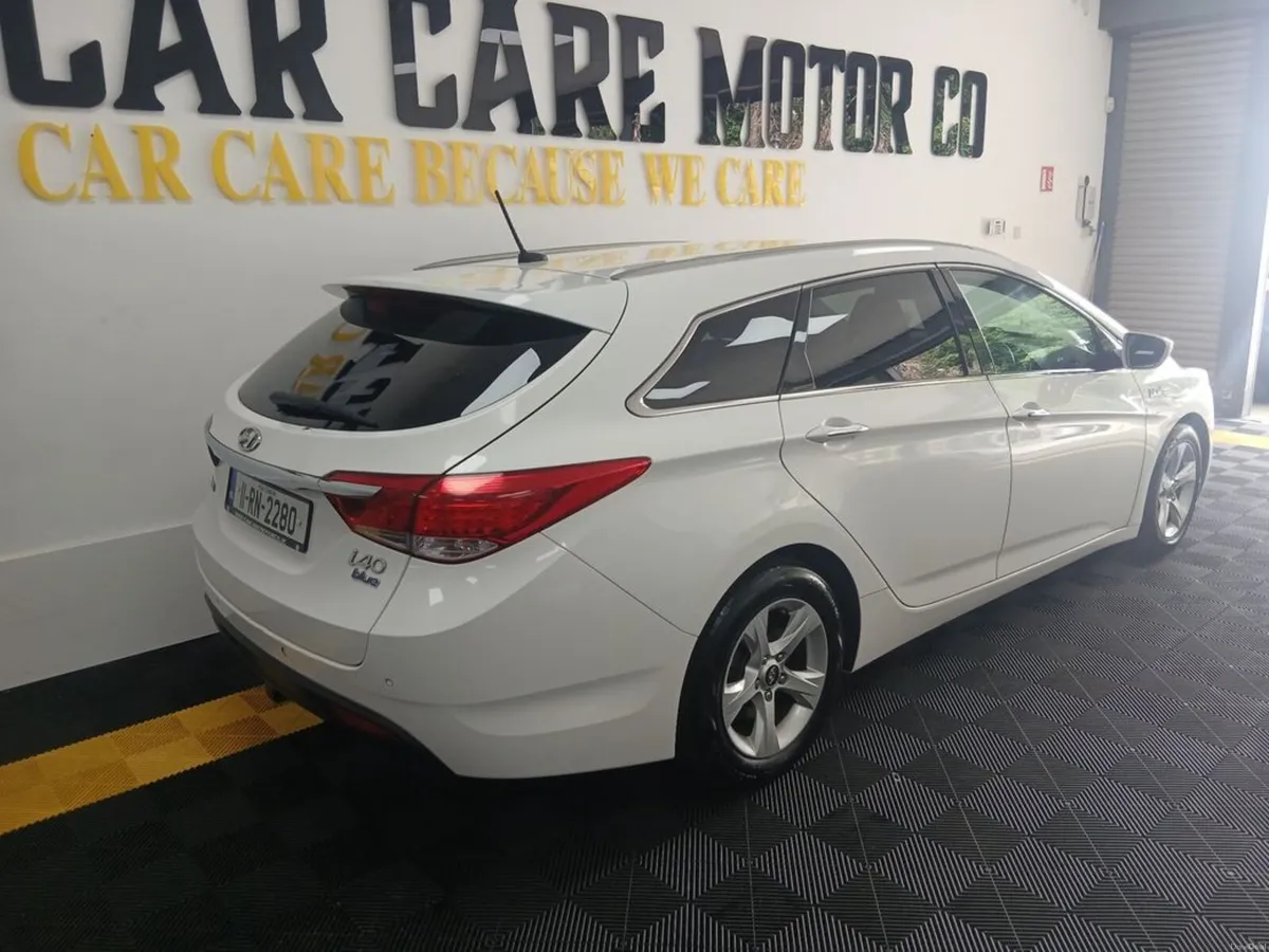 Hyundai i40 1.7 Crdi Style BLU Driv 5DR - Image 4
