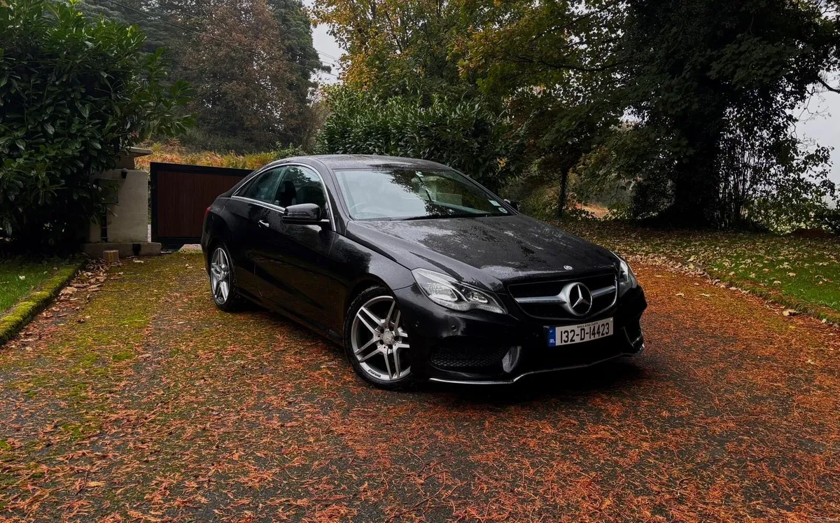 E 220 AMG Coupe Santorini Black - Image 1
