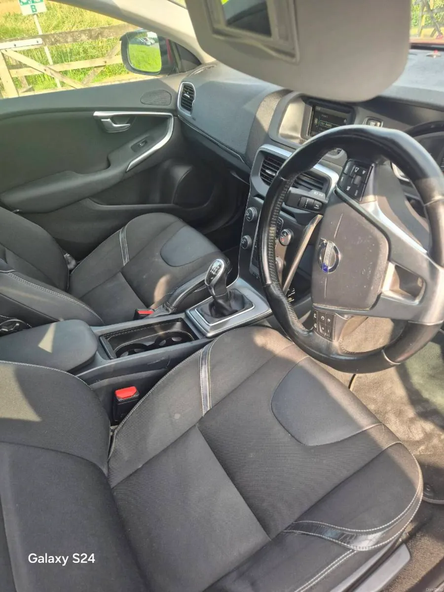 VOLVO V40 DIESEL - Image 6