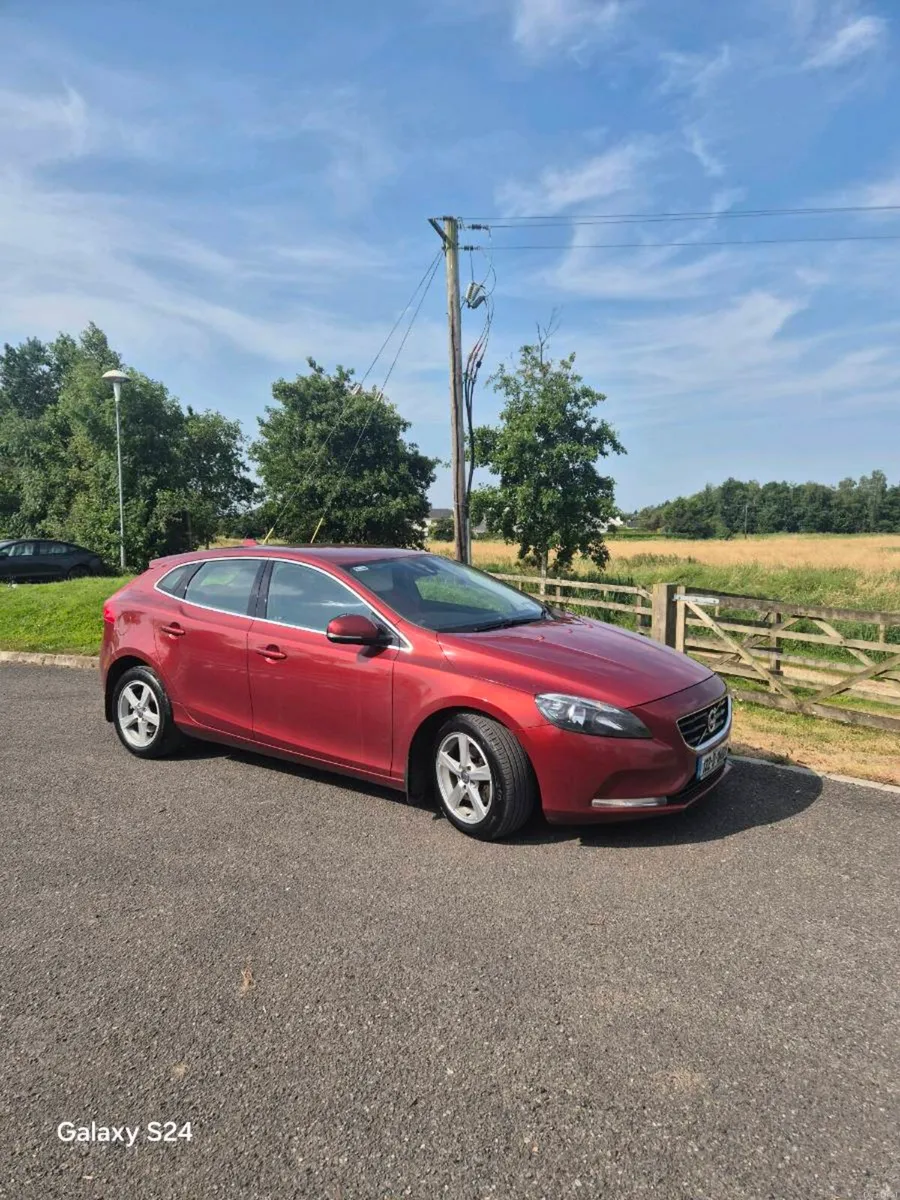VOLVO V40 DIESEL - Image 1