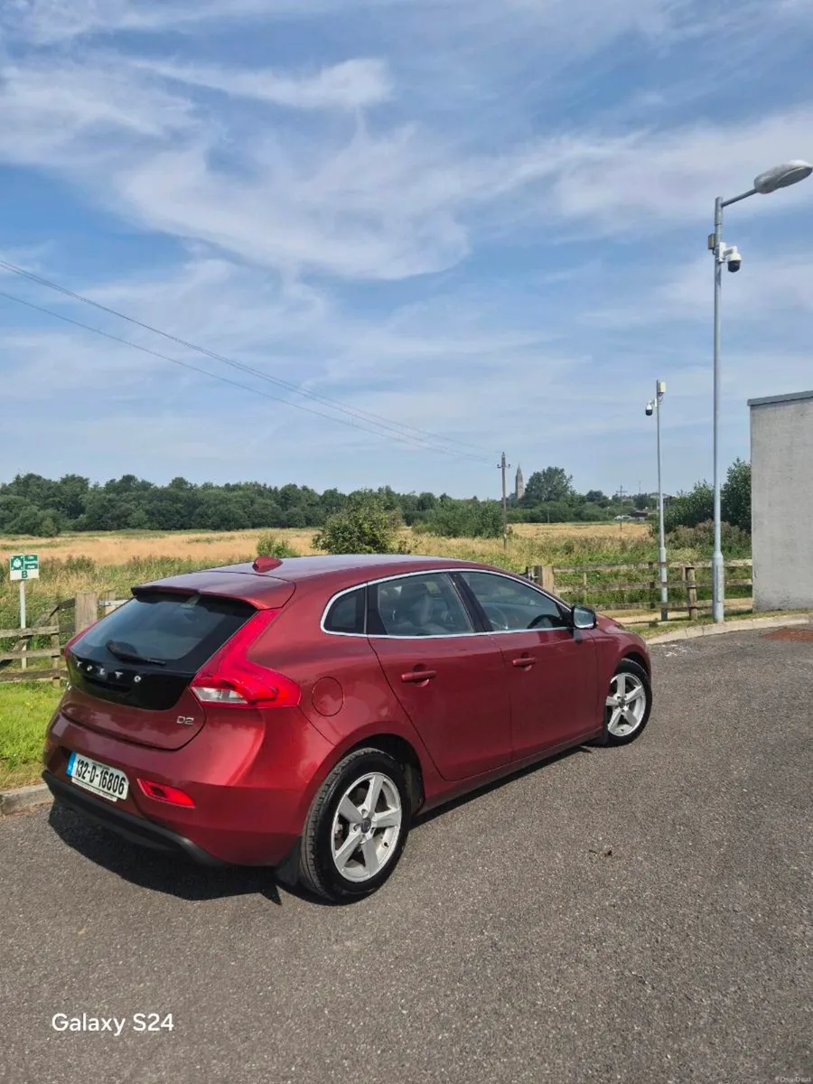 VOLVO V40 DIESEL - Image 3
