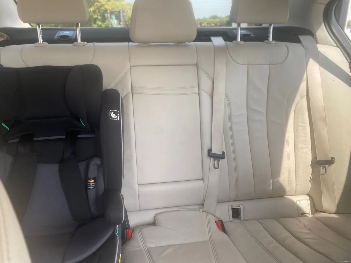 BMW 5-Series 2019 - Image 2