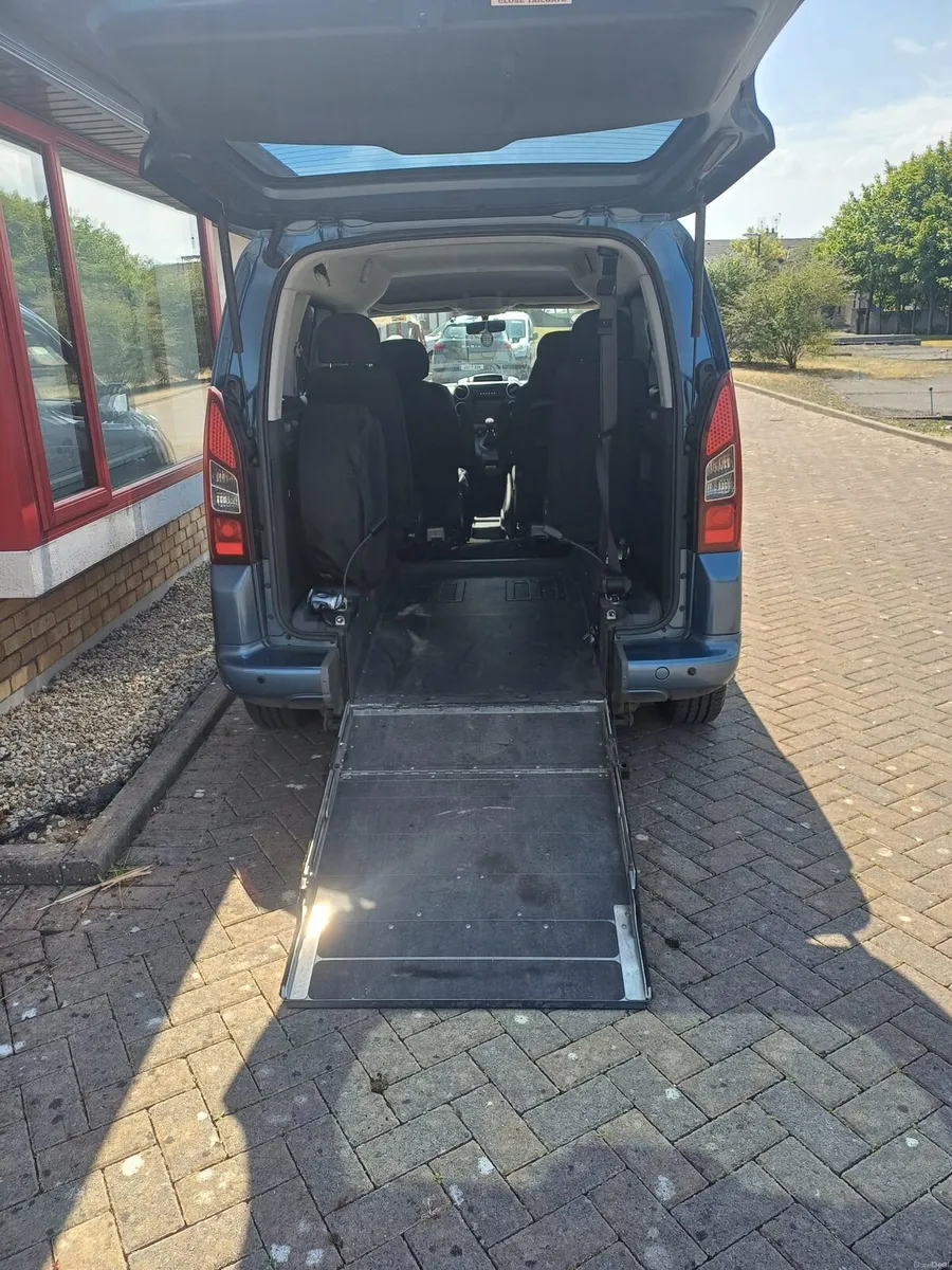 Wheelchair accessible van - Image 2
