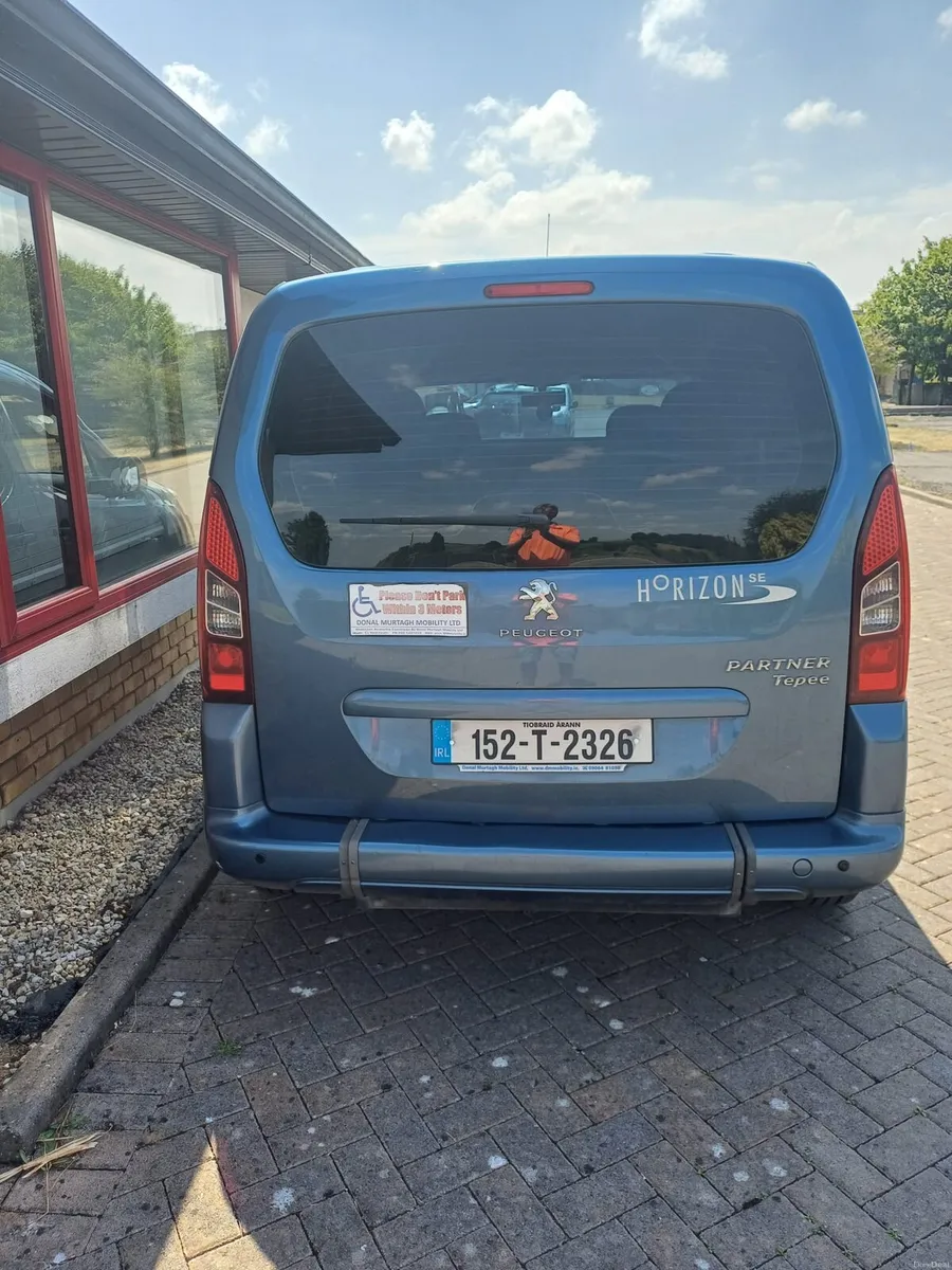 Wheelchair accessible van - Image 6