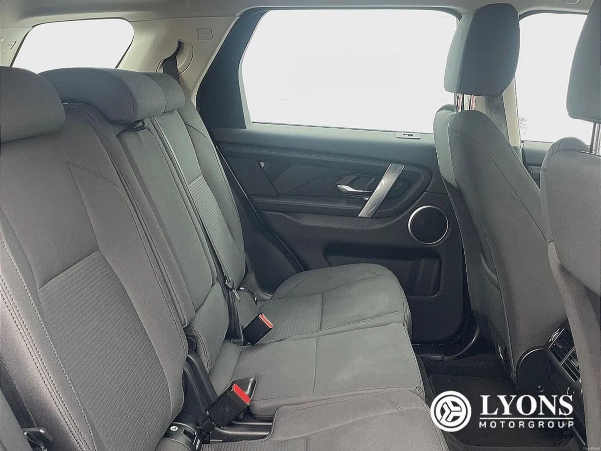 Land Rover Discovery Sport 7 seater 2.0D 150PS FWD - Image 4