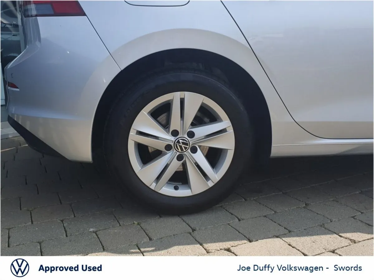Volkswagen Golf 2.0 TDI 115HP Life - Image 6