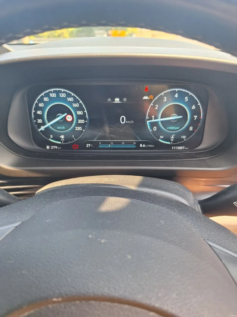 Hyundai i20 2021 two tone - Image 4