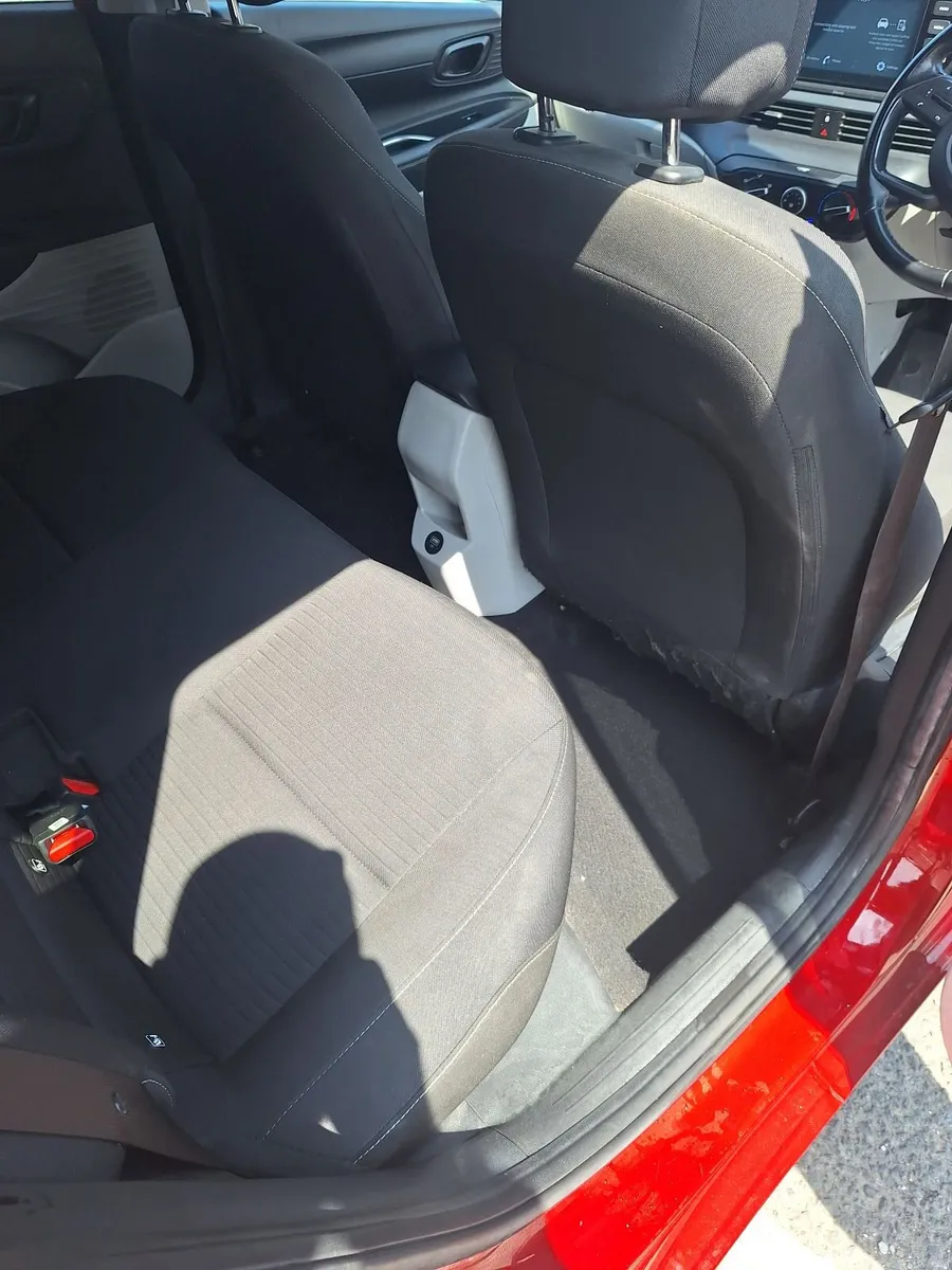 Hyundai i20 2021 two tone - Image 5