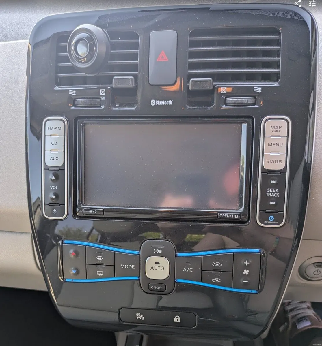 Nissan Leaf 2012 - Image 2