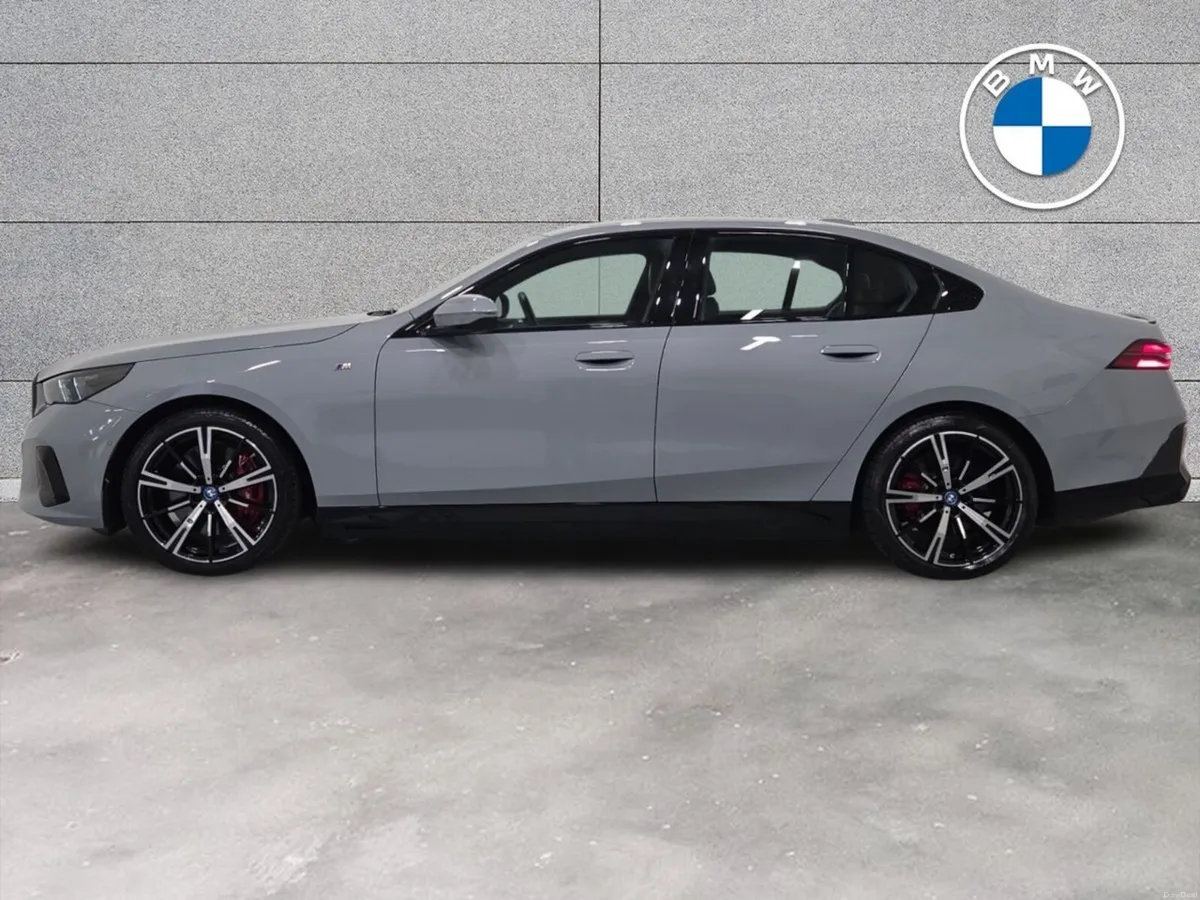 BMW i5 eDrive40 M Sport Pro Saloon - Image 4