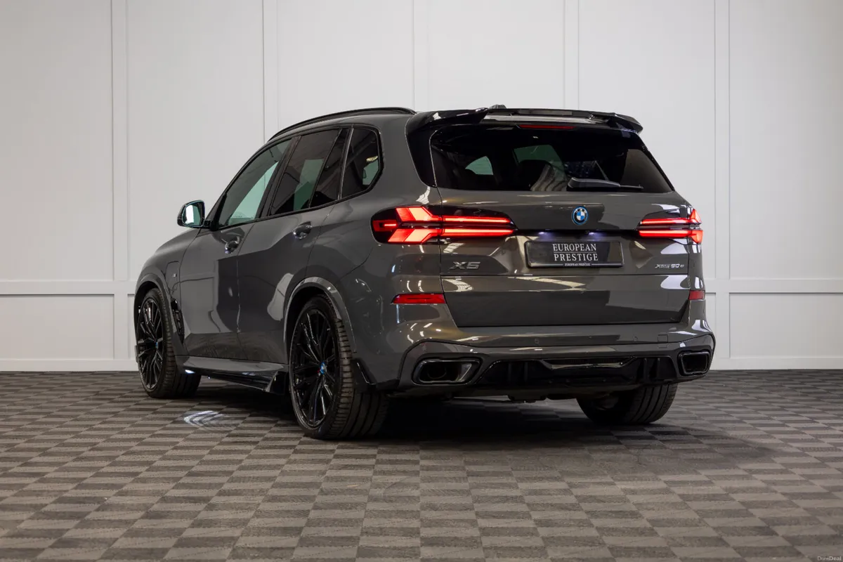2025 BMW X5 X-Drive 50e M-Sport - Image 4