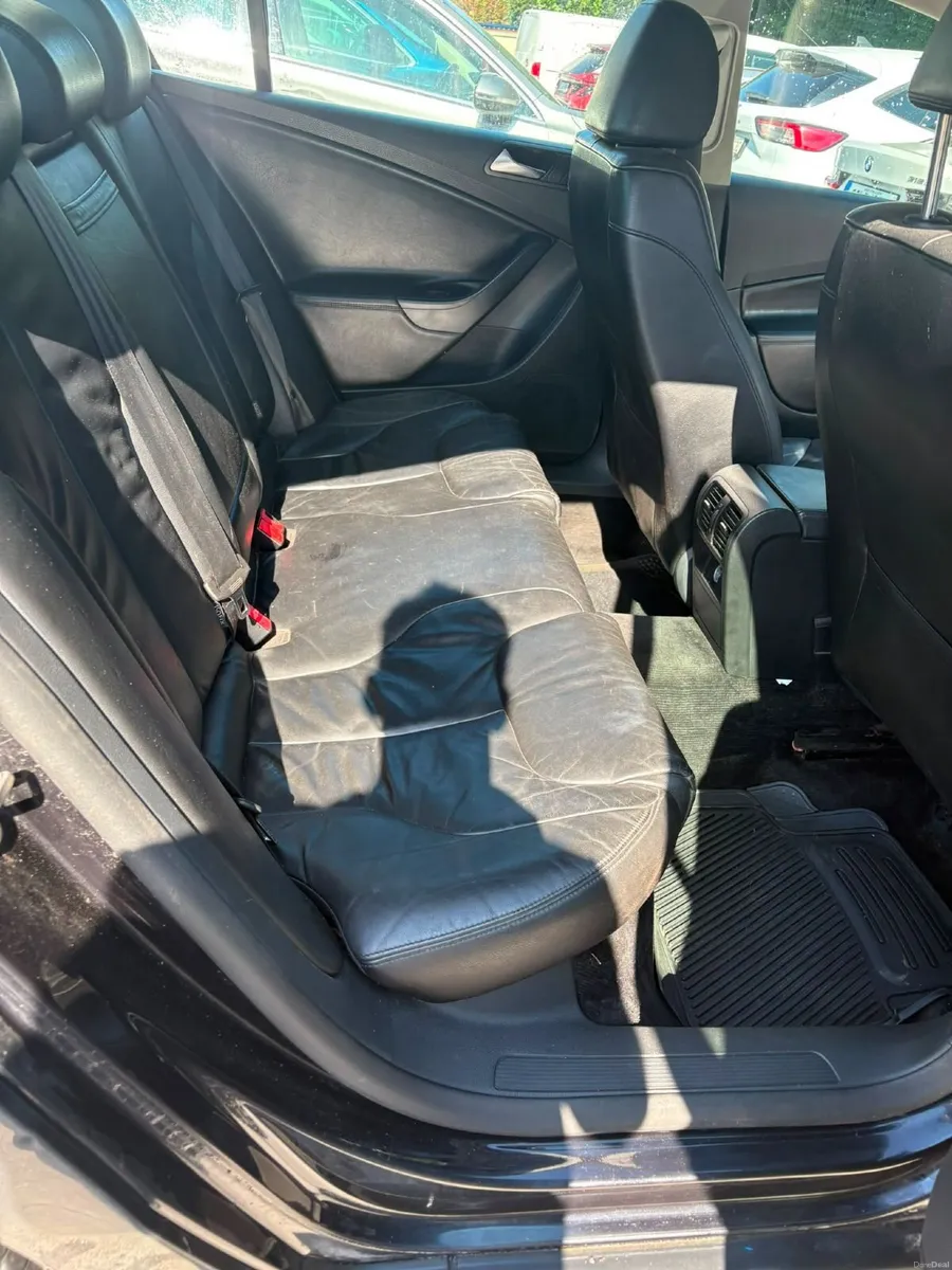 Volkswagen Passat 2010 - Image 4