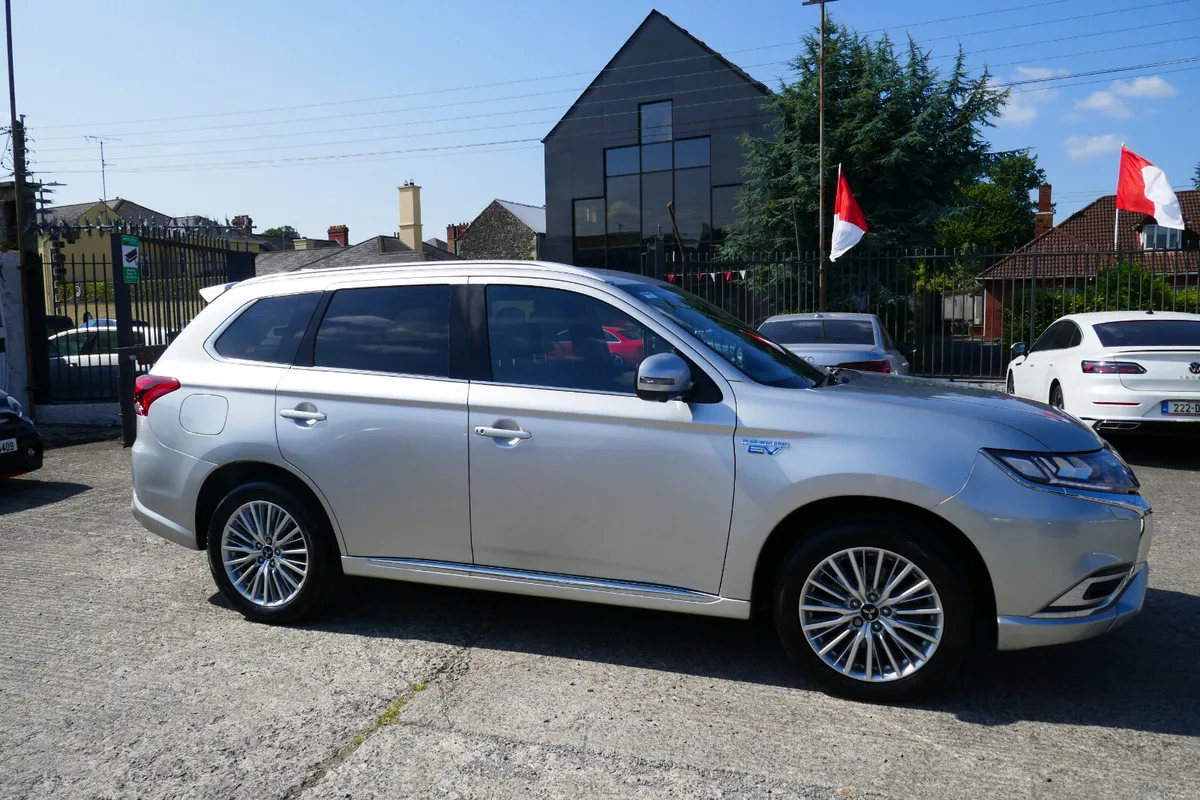 191, MITSUBISHI OUTLANDER 2.4 4H PHEV 221BHP 5 5DR - Image 3