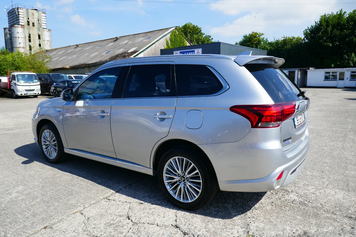 191, MITSUBISHI OUTLANDER 2.4 4H PHEV 221BHP 5 5DR - Image 6